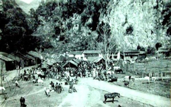 Nha Nghi T&T Hotel Dồng Van Bagian luar foto