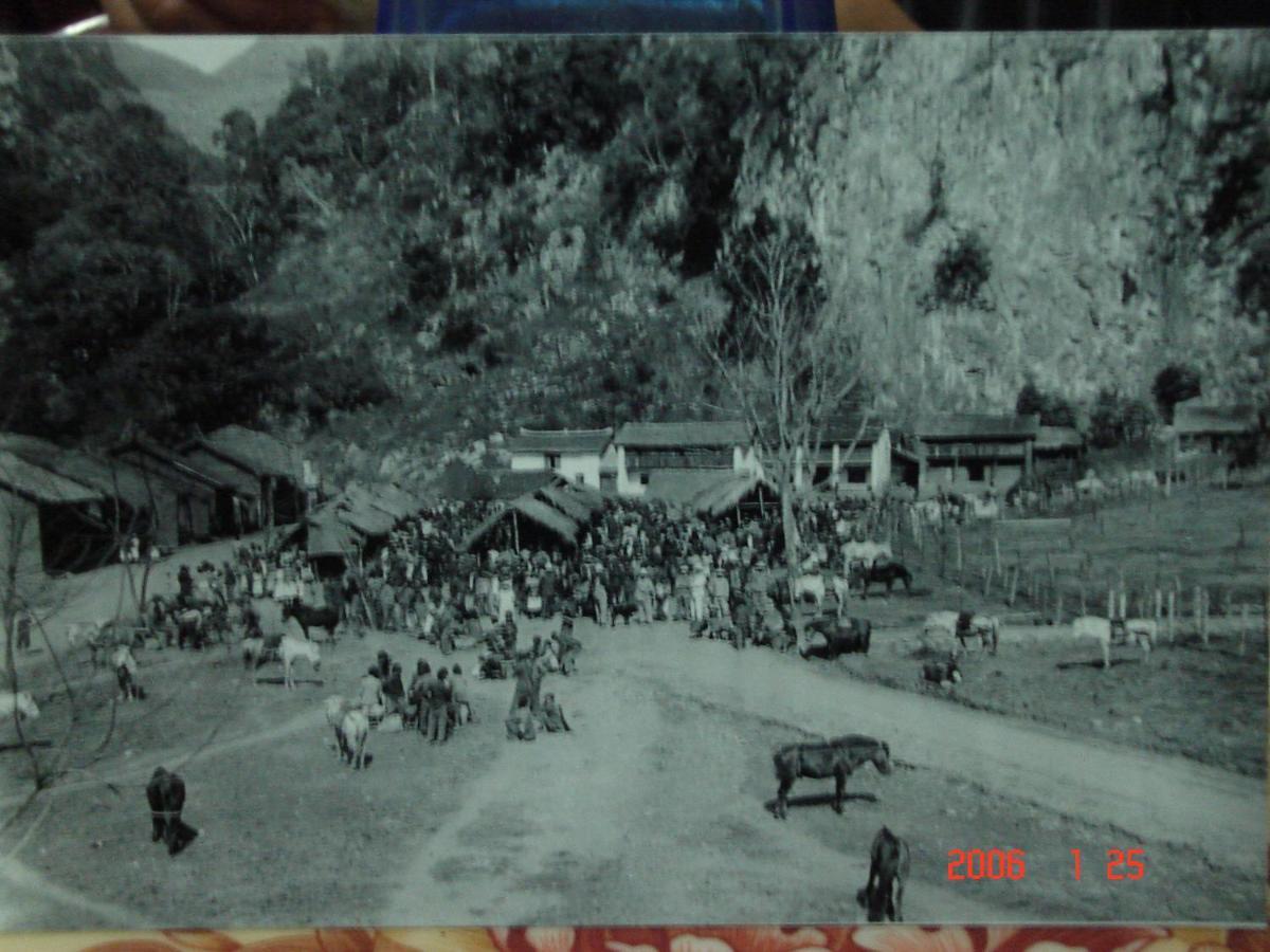 Nha Nghi T&T Hotel Dồng Van Bagian luar foto